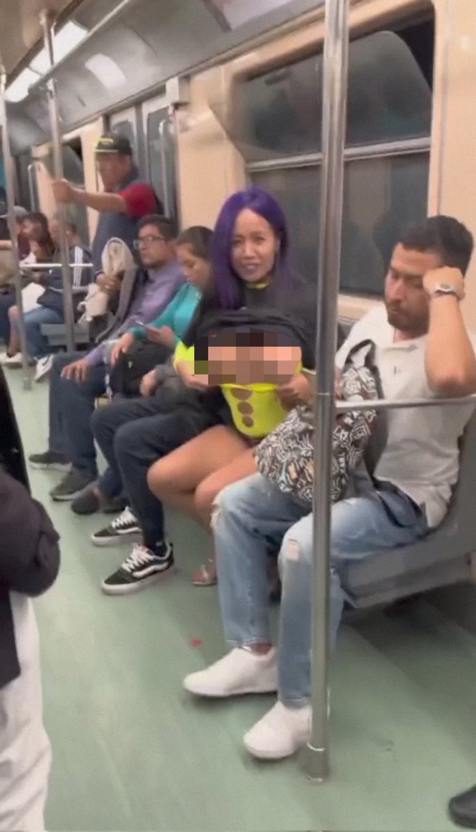 VicmanNeutron's tweet photo. @MetroCDMX @LuisCardenasMx @MetroCDMX si, claro, se ve que todos esos son actores, más coherencia con lo que se declara.
Ahora la libertad de expresión es exhibirse de esa manera frente a los usuarios. Pero lo único que les importó fue que las instalaciones se usaron para beneficio de particulares 🙄😒. https://t.co/6QsYsAMBsK
