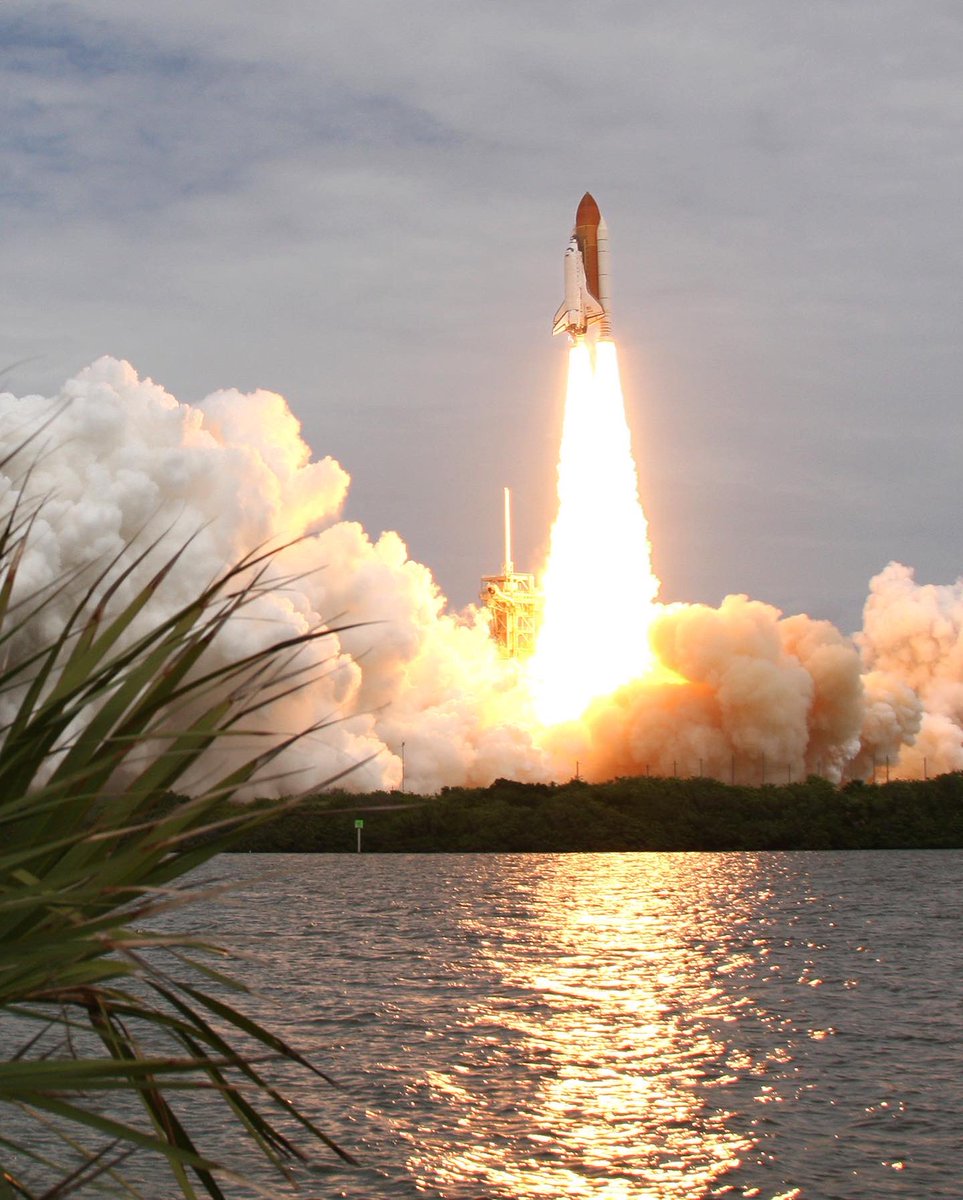 billmeco's tweet photo. #OTD July 8, 2011 The last #Launch of the #SpaceShuttle program #STS135 #Atlantis #ov104 @KSC #LC39 #Nasa https://t.co/727CMq4dnZ https://t.co/PWyIIFQNY6