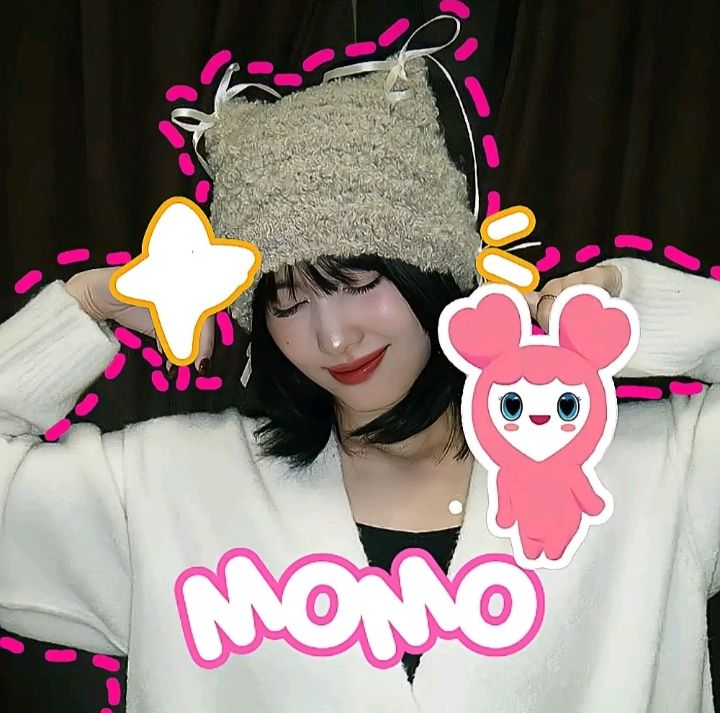 MomoQueen99's tweet photo. ✨ Momo Hirai 
✨ 24 años
✨ Soltera
✨ Japonesa pero vivo en Corea
✨ Apodo Momori
✨ Cantante, compositora, modelo y bailarina
✨ Amo el color rosa y comer cosas deliciosas
✨ Amante de los autos de la carrera

#FakeRol #SelectiveSexRol https://t.co/m7ds1th9aK
