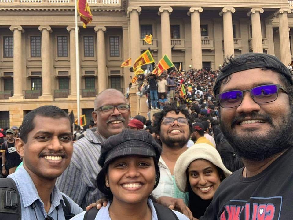 cjdrox's tweet photo. Hail to the heroes who stood up for citizens' rights in the biggest public protest in SL history!
ලංකා ඉතිහාසයේ විශාලතම මහජන නැගිටීමට දායක වූ, පිටකොඳු බිඳ නොගත් සෑම ජනතා විරුවකුටම අපගේ උත්තමාචාරය!
#IWasThere #Aragalaya #SriLanka #මමඑතැනසිටියෙමි #July09 https://t.co/TSz0V05E1J
