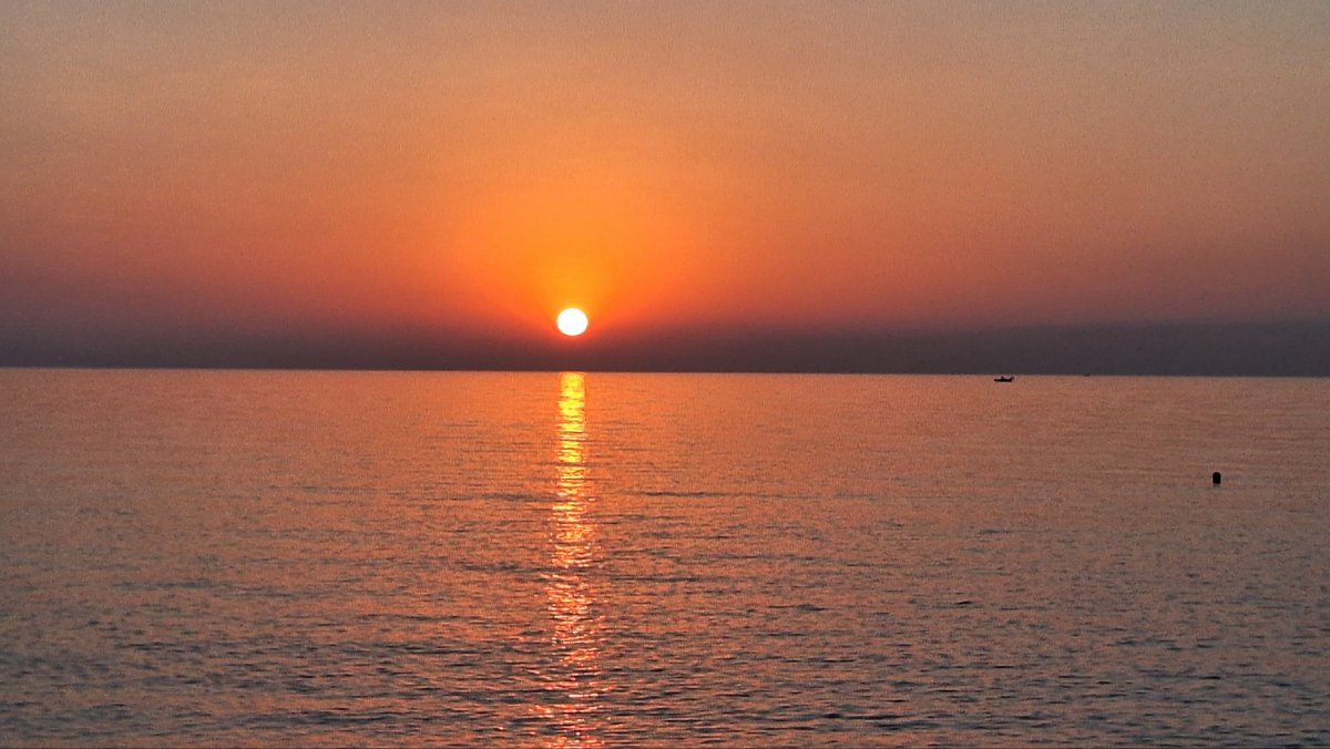 Αργήσαμε, λίγο σήμερα. #sunrise #swimming #Cyprus