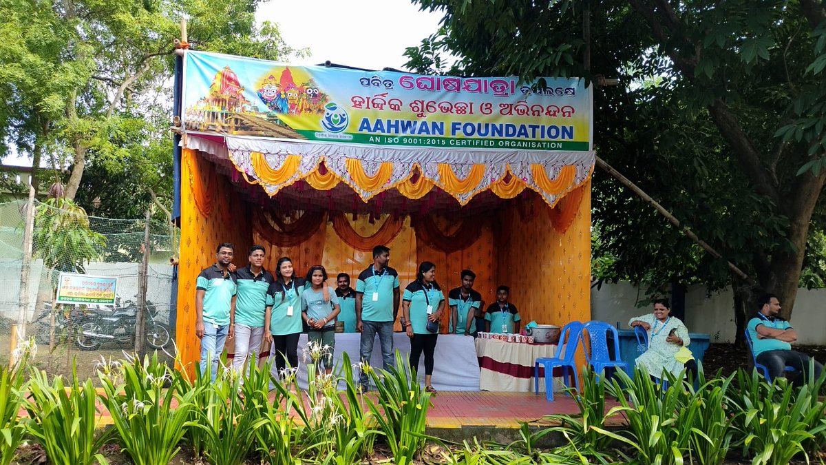 Aahwanofficial's tweet photo. Grateful to be a part of Paradeep's Ratha Yatra celebrations! We're distributing Prasad and Glucon-D water to devotees. May the festival bring joy and happiness to all! #RathaYatra2024 
@AdyashaSatpath3 
@SatpathyLive 
@MahalingMukesh 
@MohanMajhiCMO 
@CollectorJspur https://t.co/z0JlI0N1Mk