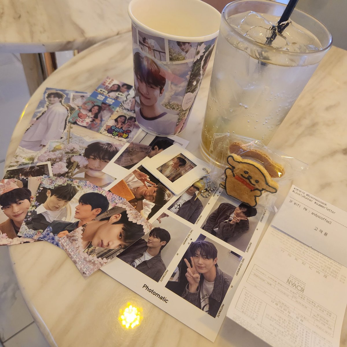 <a href="/oursummerin2024/">our summer</a> 
어제 빗속을 뚫고 방문했습니다😆
하.. 팬미팅 못 간 한을 여기서나마 풀었어여...🫠🫠
이렇게나 아름다우신 그를 이렇게라도 보니 좋네요
세상 깜찍한 마카롱까지 😆😆