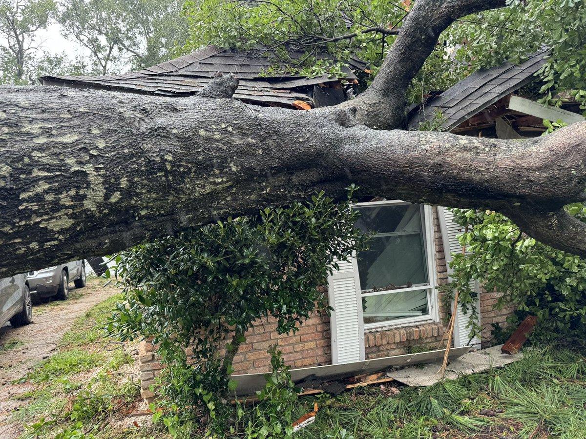 ktafilaj's tweet photo. Yesterday was a hard day…Hurricane Beryl caused major damage in Htown and we were impacted as well. It caused major damage to our home!!!  Stay safe Houston!!! https://t.co/FUfG8T9SdA