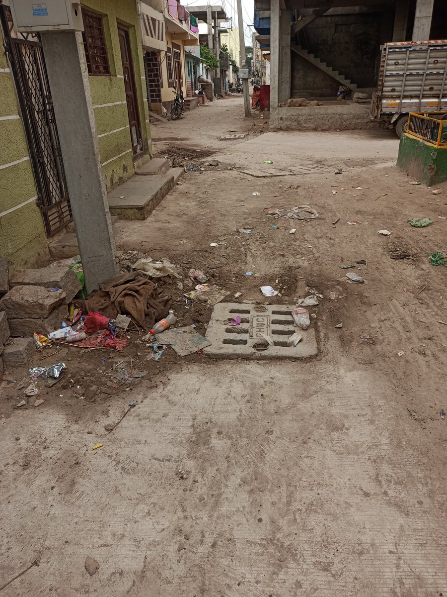 ASHRAF0082's tweet photo. @GHMCOnline @ZC_SLP @gadwalvijayainc @CommissionrGHMC 10 days complaint day area inspector not cleaning jhadu Rajendra Nagar Hasan Nagar NTR Nagar Ranga Reddy district  8801197259 https://t.co/X6CTlgNdoD