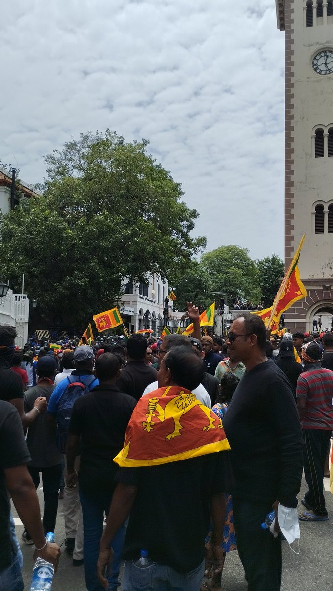 melanirgk's tweet photo. 9th July 2022 ❤️✊🏾

#Aragalaya #AragalayataJaya #2022 #OccupyColombo #ProtestLK https://t.co/stQEuBmEjR