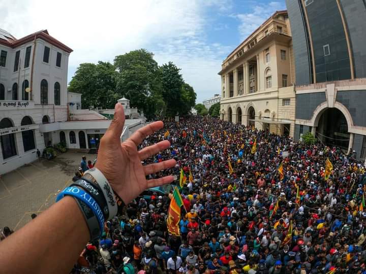melanirgk's tweet photo. 9th July 2022 ❤️✊🏾

#Aragalaya #AragalayataJaya #2022 #OccupyColombo #ProtestLK https://t.co/stQEuBmEjR