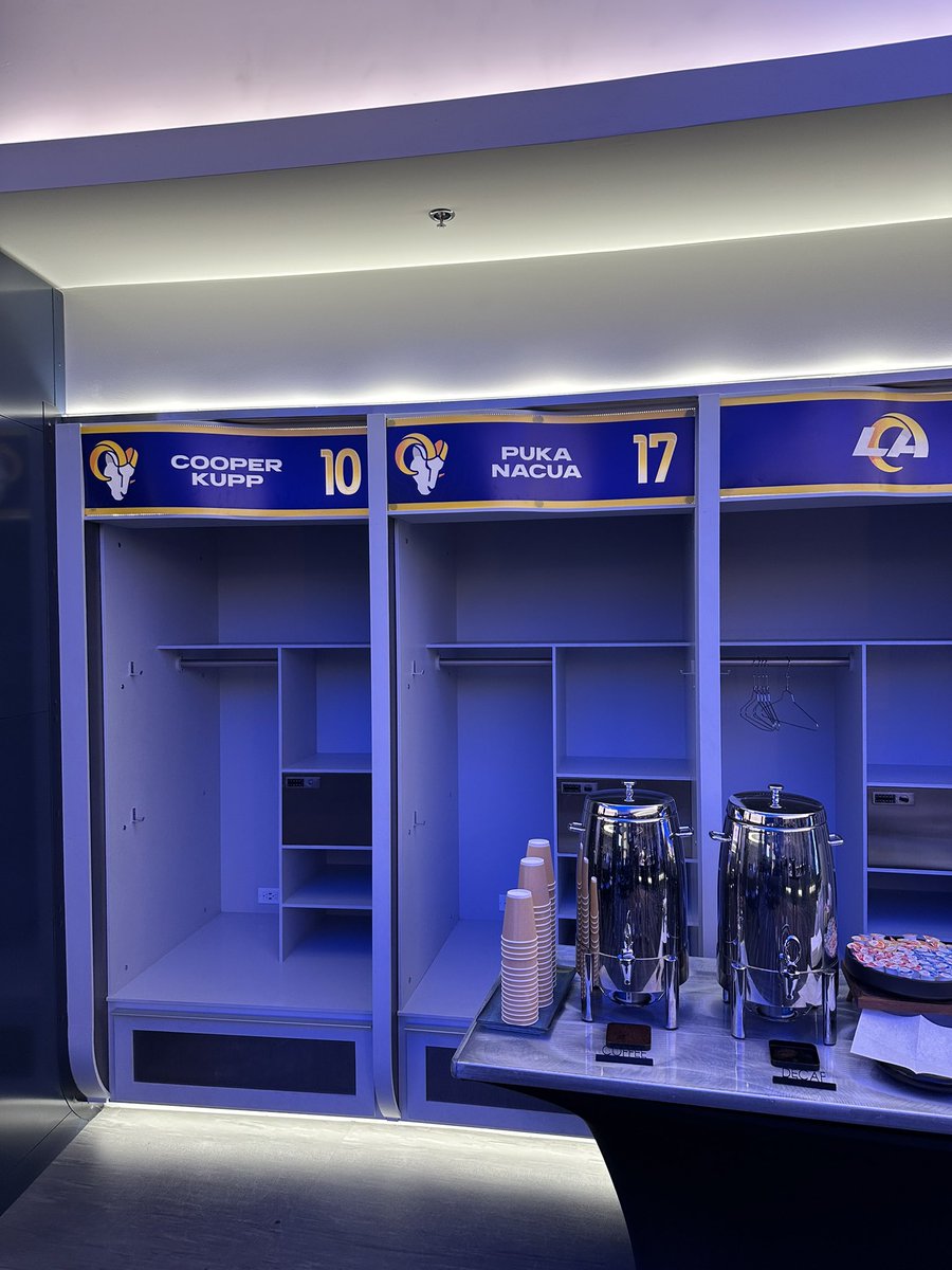 CoachSaundersFlag tweet media