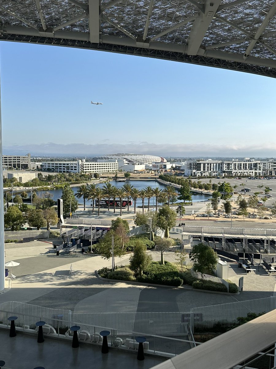 CoachSaundersFlag tweet media