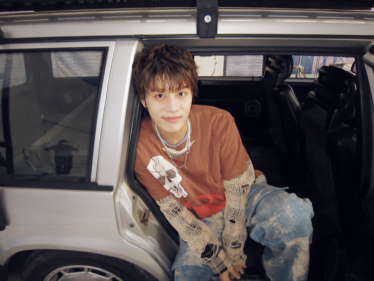 📸WALK JACKET BEHIND PHOTO🚶‍♂️👣
#TAEIL 

#NCT127 #WALK #NCT127_WALK #삐그덕
#NCT127_삐그덕 #NCT127_삐그덕_Walk 
#WalkDailyMagazine