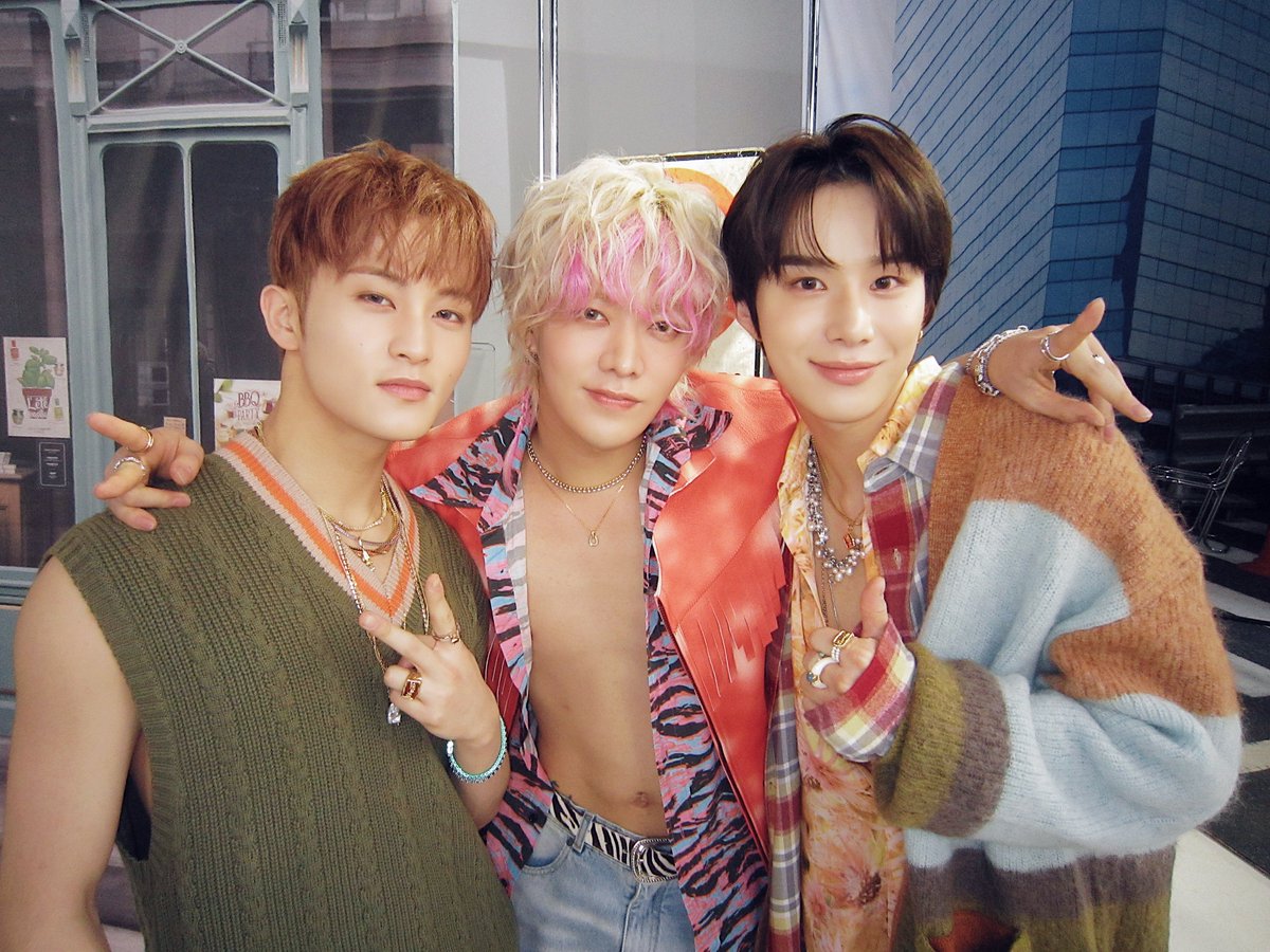 📸WALK JACKET BEHIND PHOTO🚶‍♂️👣
#NCT127 

#NCT127 #WALK #NCT127_WALK #삐그덕
#NCT127_삐그덕 #NCT127_삐그덕_Walk 
#WalkDailyMagazine