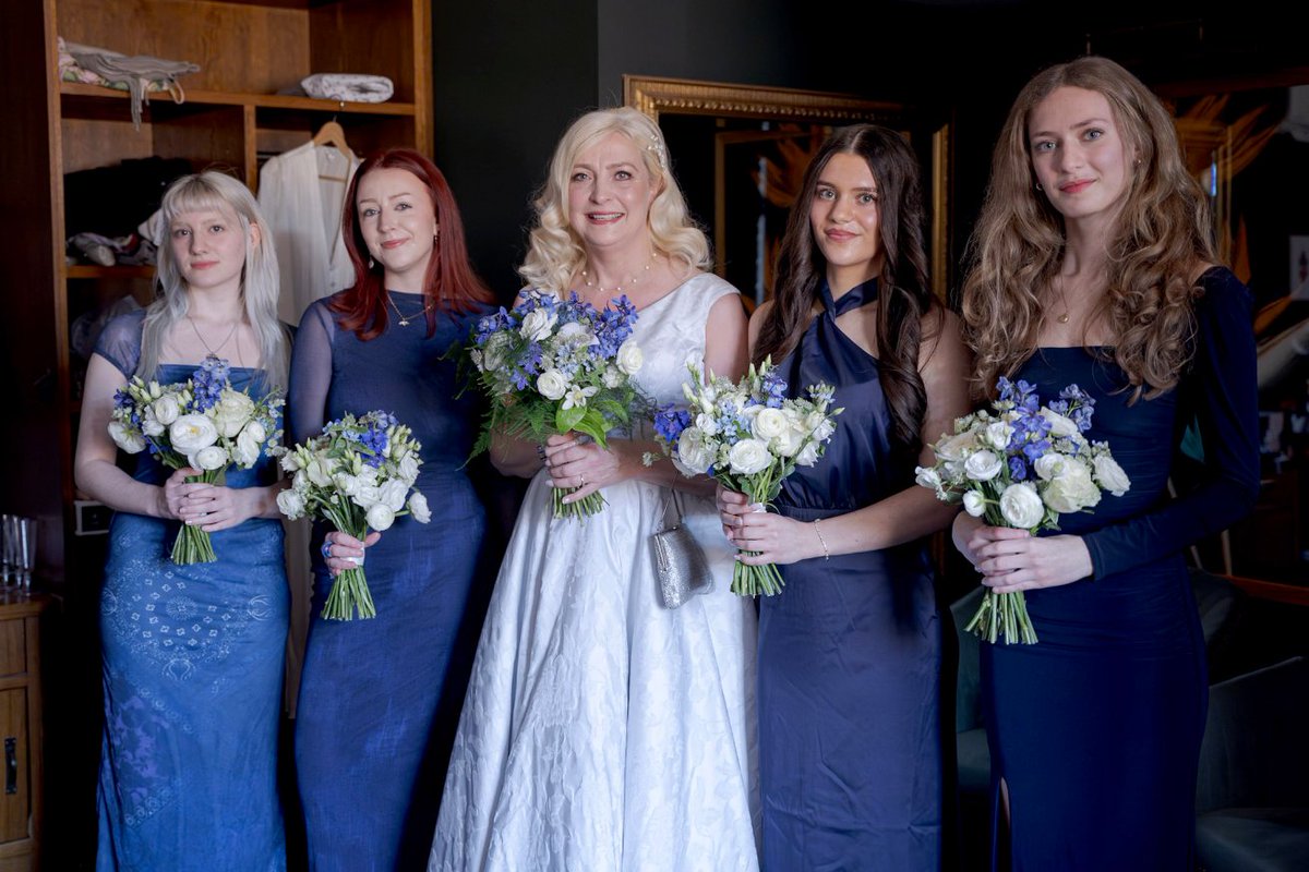 WHAMArtists's tweet photo. One of our fabulous summer brides and her bridal party
Hair &amp; makeup Wedding Hair and Makeup Artists https://t.co/MoVyYxDR7c