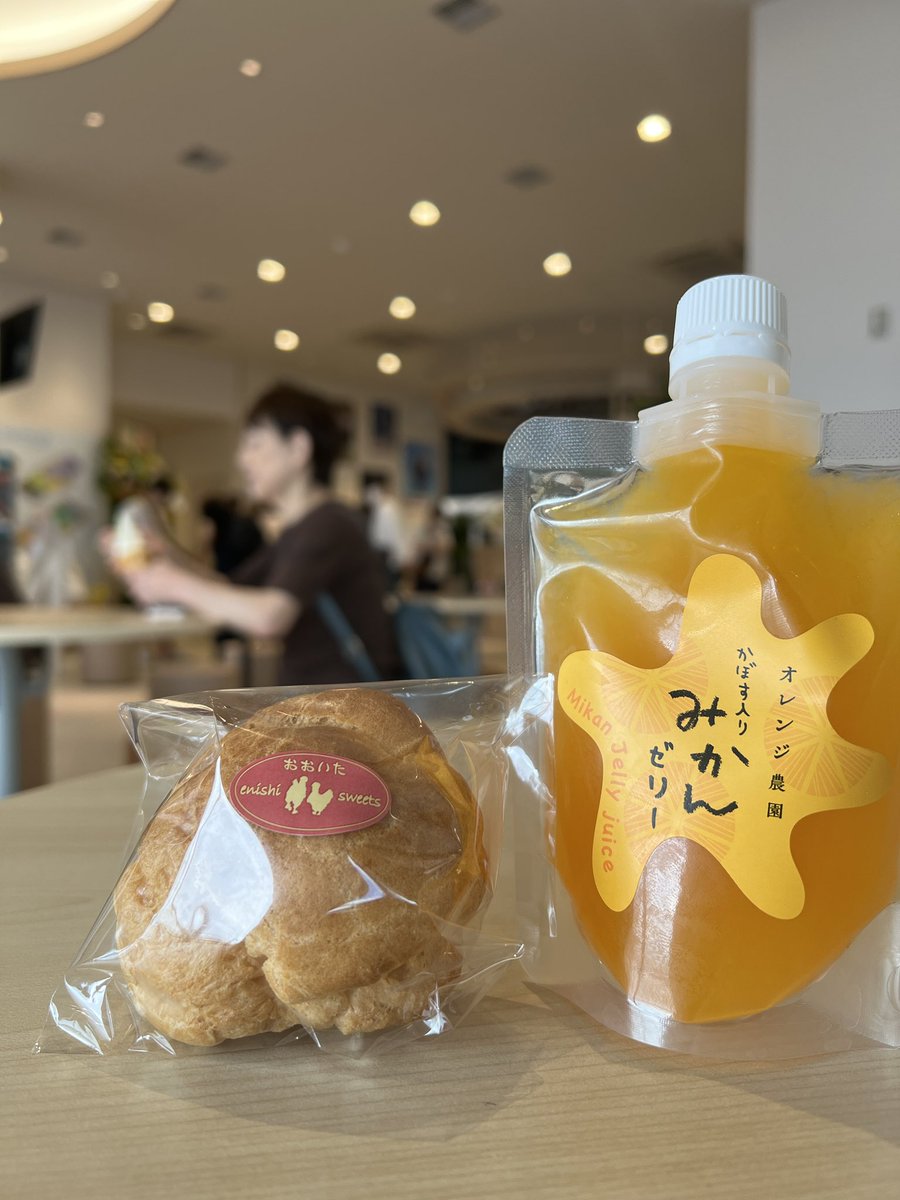 Mt_TENGU's tweet photo. お口直しに
烏骨鶏シュークリームと
　　　　濃厚なみかんゼリー🍊

たのうららは7.7オープンほやほや♨️
場所は別大国道沿い📍
#たのうらら  #大分旅行 #oitatrip https://t.co/GTAOexWabZ