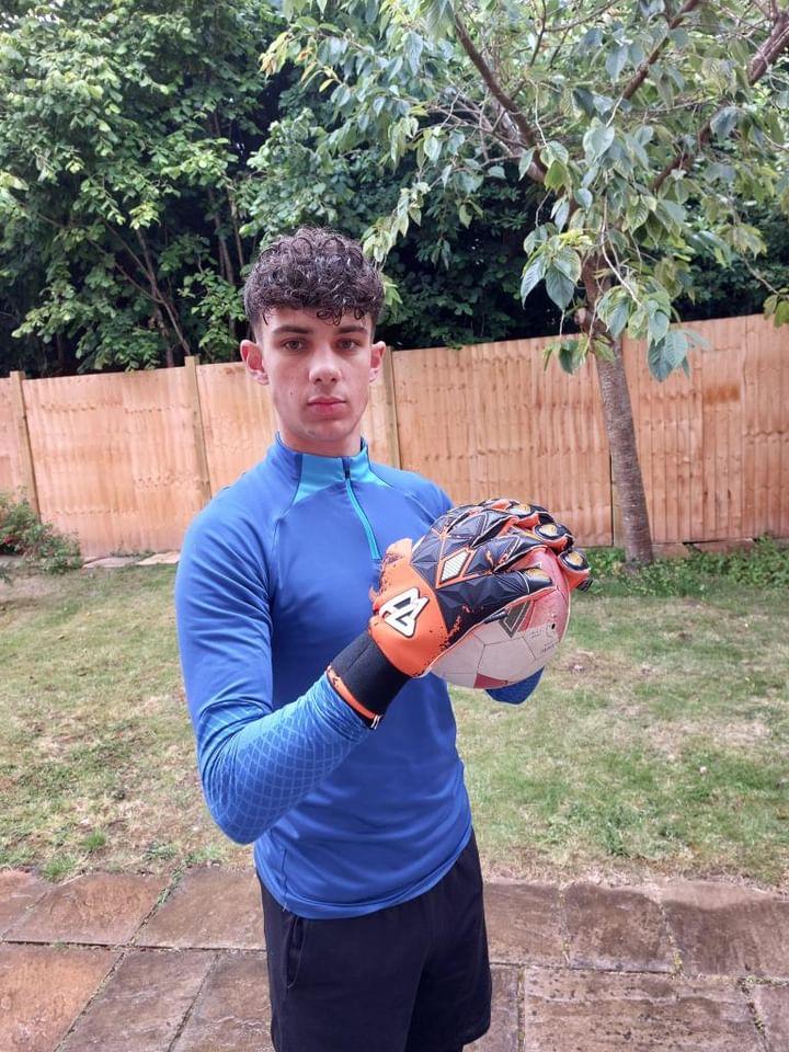 Advanced_GK's tweet photo. We all Love "New Glove day"... Massimo with his new AG1 FLASH PRO Gloves... Ready for action!!
#AG1Gloves #WeAreAG1 #AG1NewGloveDay #AG1PremiumGloveBrand #HardWorkPaysOff #Goalie4Life
#AdvancedGoalkeepingAG1
#AG1Matrix #AG1ProGloves #Goalie4life https://t.co/3NVhOBqpCR
