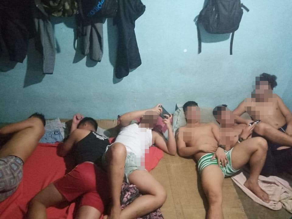Straightsekyu25's tweet photo. TARA PUNTA KA SA BARRACKS NAMIN,
KAMI NA BAHALA SA KANTOT SA PUKE 
MO AT SA LIGAYA MO

AVAILABLE FOR BOOKING 5 SEKYU
FOR MEET UP OR VCALL
FULL VIDEO????????????
AVAIL MY TG CHANNEL https://t.co/nT1uSx2JJe