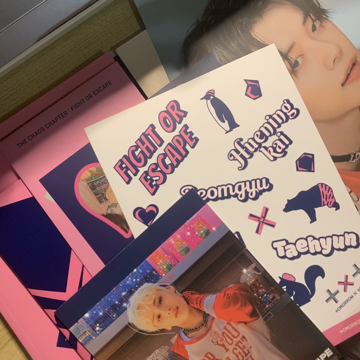beomincart's tweet photo. 🛒 wts lfb ph | #bmcsells

   ☁️ txt tcc:foe — ₱350 (payo)

⤷ mint condition
⤷ complete except pc

##. yeonjun soobin beomgyu taehyun hueningkai the chaos chapter fight together escape album unsealed https://t.co/rUs4iM1b8X