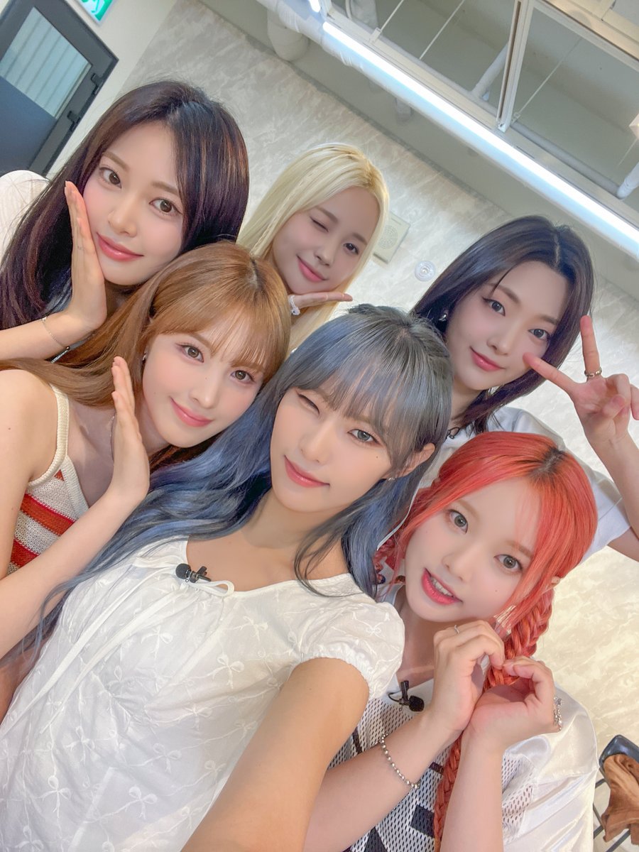 fanvatar_tvlab's tweet image. ✨FANVATAR Behind Photo✨

위클리가 너무 빛이 나서
이제 다른 건 눈에 들어오지도 않아...😵‍💫

@_Weeekly

#위클리 #Weeekly  #팬바타
#Weeekly_LIGHTS_ON
#이수진 #LEESOOJIN
#먼데이 #MONDAY
#박소은 #PARKSOEUN