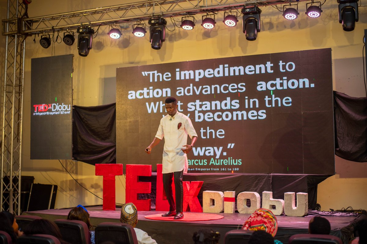 TEDxDiobu's tweet photo. According to @bennodumu our fourth speaker "
Knowing yourself is a wise advantage; Use what stands in your way to pave a way ".

#tedx #tedxdiobu #Fuel
#OccupyCBDTuesday 

Big 4 Hermes Big 3 Osimhen Coco https://t.co/HApBEKRSmp