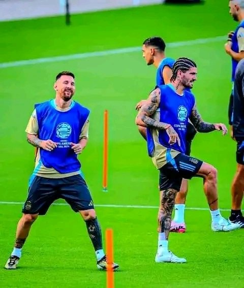 LegendMessi_'s tweet photo. Messi practice . for semi final 🥰❤️‍🔥🇦🇷❤️🤩 https://t.co/cygRUJ9zoe