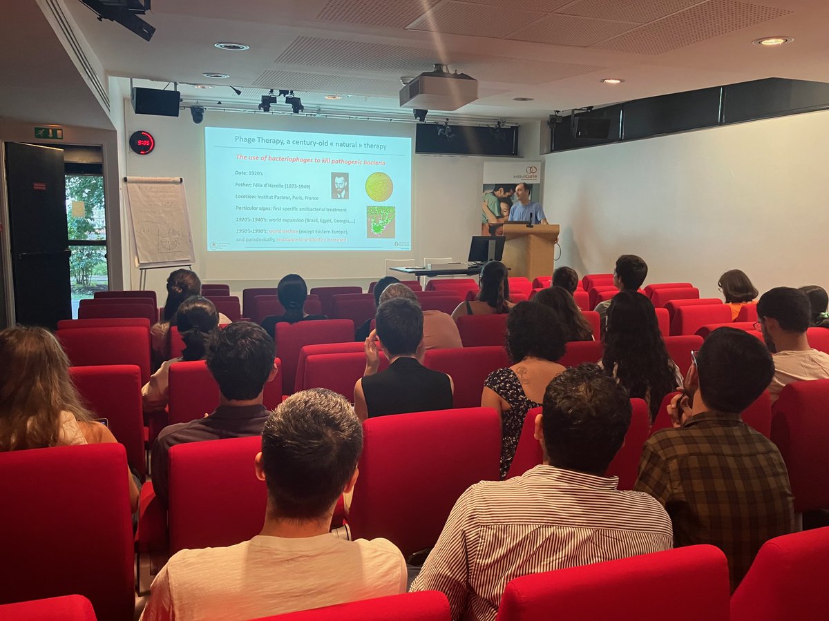 Day 2 of #QuantPhageBacteriaDyn Across Scales Summer School <a href="/PslQlife/">PSL-Qlife</a>. 

Today's theme: phage therapy, including 1st lecture on in vivo experiments (via Laurent Debarbieux of <a href="/PhagePasteur/">Bacteriophage Lab Institut Pasteur</a>) and theory of tripartite interactions (via Jacopo Marchi of <a href="/UMDscience/">UMD Science</a>).