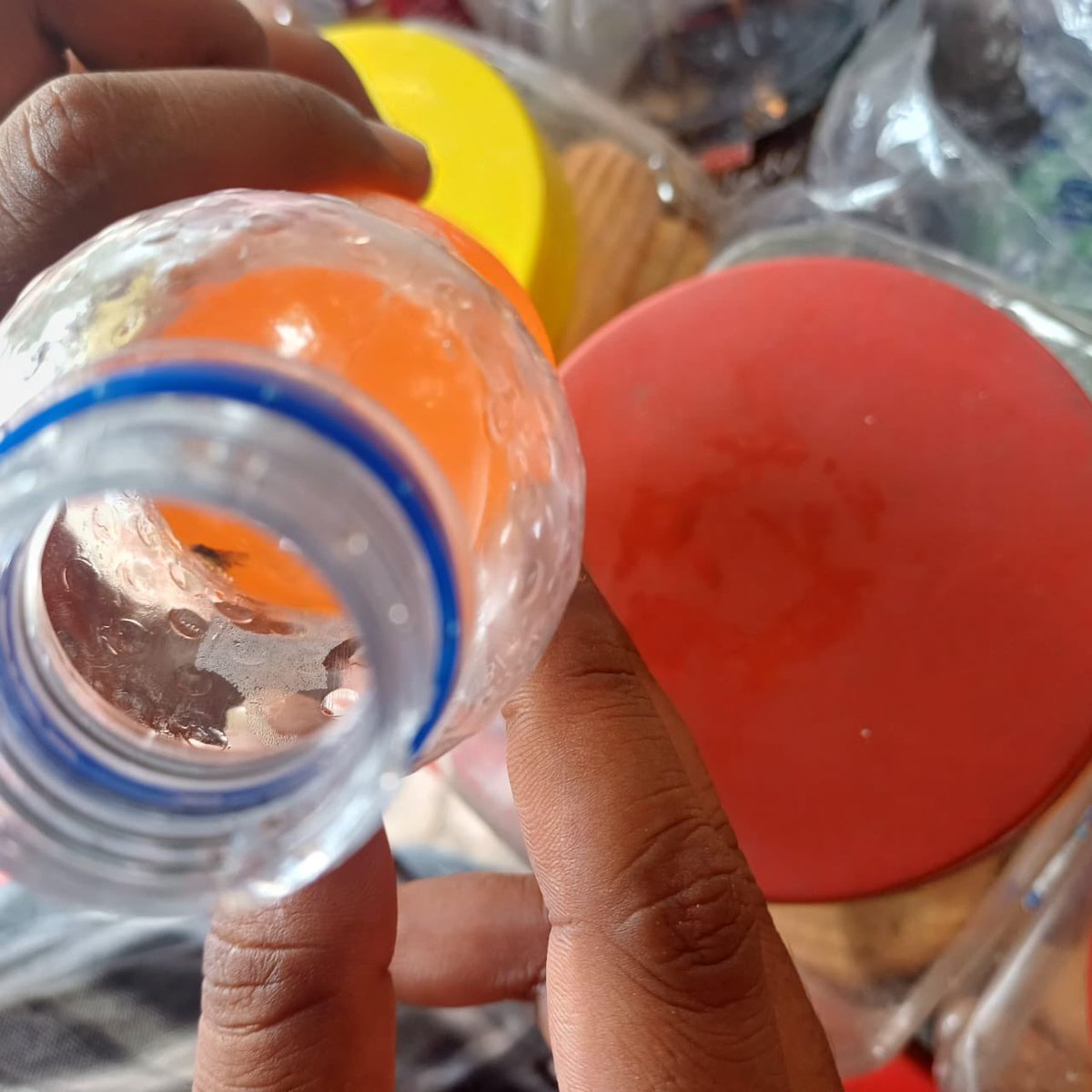 Rajyadavbr's tweet photo. Deat @CocaCola @CocaColaCo  you guys are playing with our helth with unhygienic soft drink as I found fly in your Fanta .
And your representative behave like kid ?

We will Boycott you 
#boycottCocaCola
#Boycottcoca https://t.co/8VU5SJyk2x