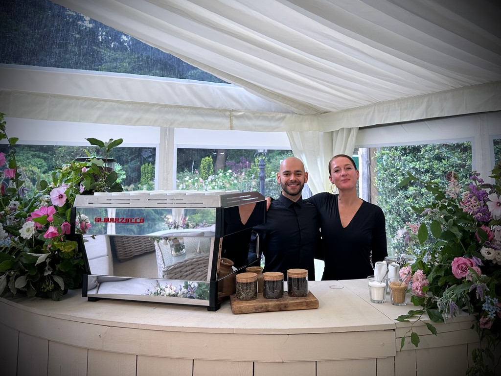 Team Coffea Arabica was delighted to be serving Speciality coffees for brunch, post wedding this week end in the beautiful countryside near Dorking.
Our espresso Cup profile: Creamy and soft body, toffee &amp; honeydew melon
roasted by @curvesroasters