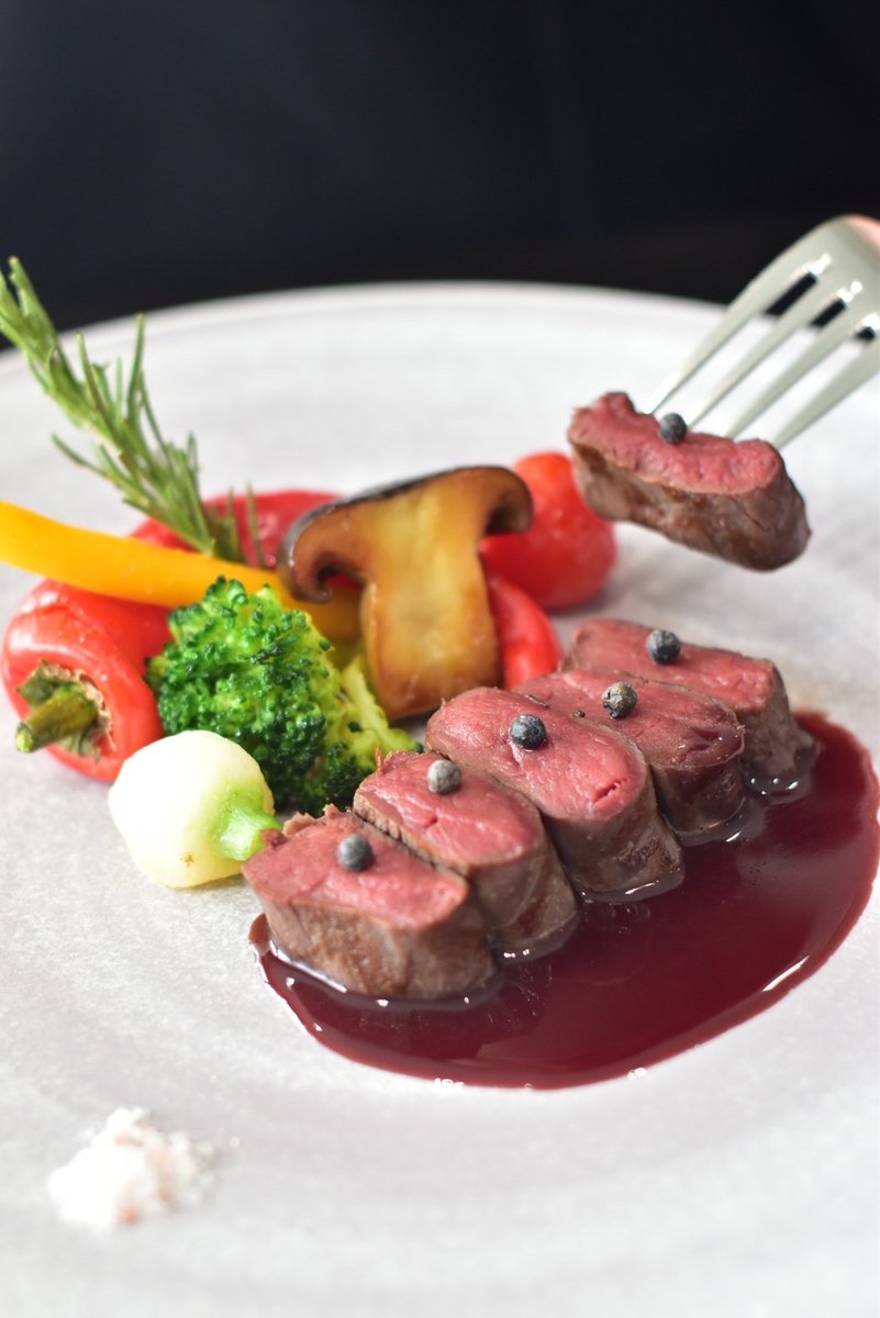 FRWeek's tweet photo. 今年も #ダイナースクラブフランスレストランウィーク に@toreador_frenchがご参加いたします🐃✨
料理はアートだというシェフは、国内の有名店をはじめフランスの星付きレストランで腕を磨いてきました💪
#トレアドール #京都グルメ #FRW2024 #francerestaurantweek #フレンチ https://t.co/Gnbtm2Iurt
