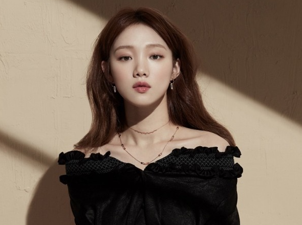 Lee Sung Kyung is set to make her musical debut as Princess Jasmine in the Broadway hit Aladdin, marking a significant step in her career as a versatile actress. According to a report by Dong A Ilbo, she will take on this role in performances scheduled for Seoul from November