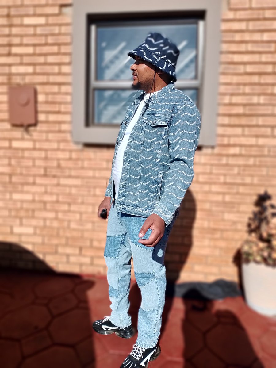 TP_Zondo's tweet photo. @LekauSehoana Nothing beats local. I'll support Waya Waya. #Domainjeans #Drip https://t.co/vfREbYqU9M