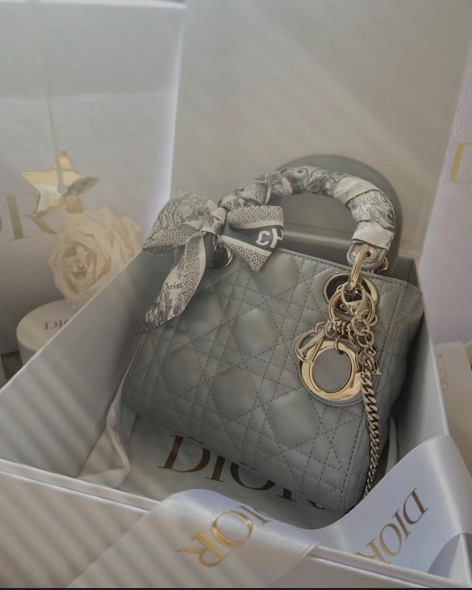 CarrollRus97669's tweet photo. dior❤︎
このパンプス形が可愛くてお気に入りすぎる...🦢❤︎
ベージュかグレーも欲しいなぁ〜🥹✨
#くつ
#ブランド
#美しい https://t.co/VGTjmkJaTE