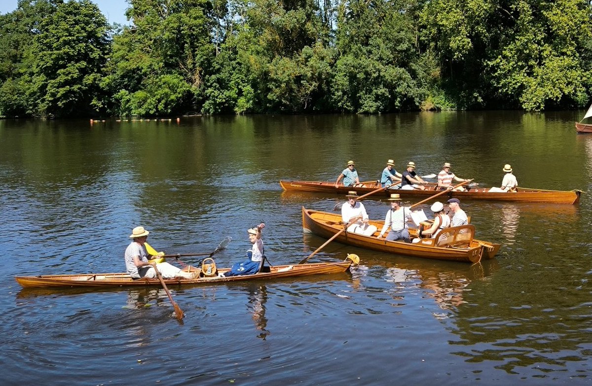 boatsing's tweet photo. On HTBS: During the event “Un dimanche 1900” (“A 1900 Sunday”) in France, boating buffs bring back the Belle Époque in vintage boats. @HeleneRemond went to take a look. https://t.co/kZQ0rMWmAY https://t.co/IXaxBUJUR3