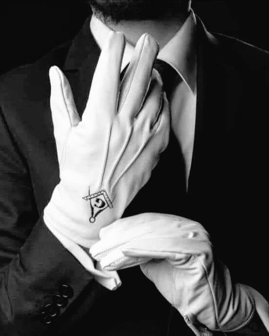 "Me importa un bledo la dulzura de la vida. Lo que quiero es dignidad. Sin ella, hasta la miel es amarga".

"Otra vida por vivir", Theodor Kallifatides