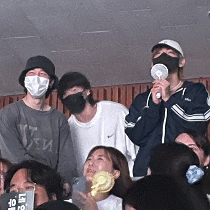 jiyoon1422's tweet photo. Bts supporting each other in chapter two🫶🏻

~a wholesome thread. https://t.co/VKtKPtH4qD