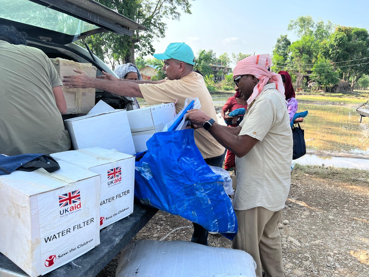 SC_Nepal's tweet photo. #SaveResponds #FloodResponse
@SC_Nepal is on the ground responding to the devastating Western Nepal floods, impacting over 10,000 people. In Beldandi Rural Municipality , Kanchanpur, we are providing 600 households with essential non-food items crucial for immediate relief. (1/2) https://t.co/QYNPFg0iIR