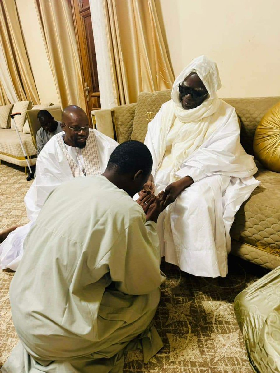 KiliFeuu's tweet image. 📌🚨Touba📍 #VisitePrivée: Le premier ministre Ousmane SONKO reçu ce mardi, à Touba par le Khalif Général des mourides, Serigne Mountakha Mbacké. Les échanges cordiaux ont porté aussi sur la vision du PROJET pour la ville sainte de Touba.