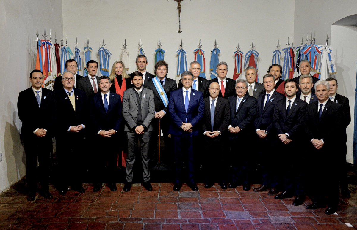 gustavovaldesok's tweet photo. A 208 años de la Declaración de la Independencia, firmamos el Pacto de Mayo con el presidente @JMilei y los gobernadores de Argentina, en #Tucumán. Este paso refleja el compromiso de trabajar juntos para construir un país y un futuro mejor para todos los argentinos 🇦🇷 https://t.co/sN1lJ0AXDK