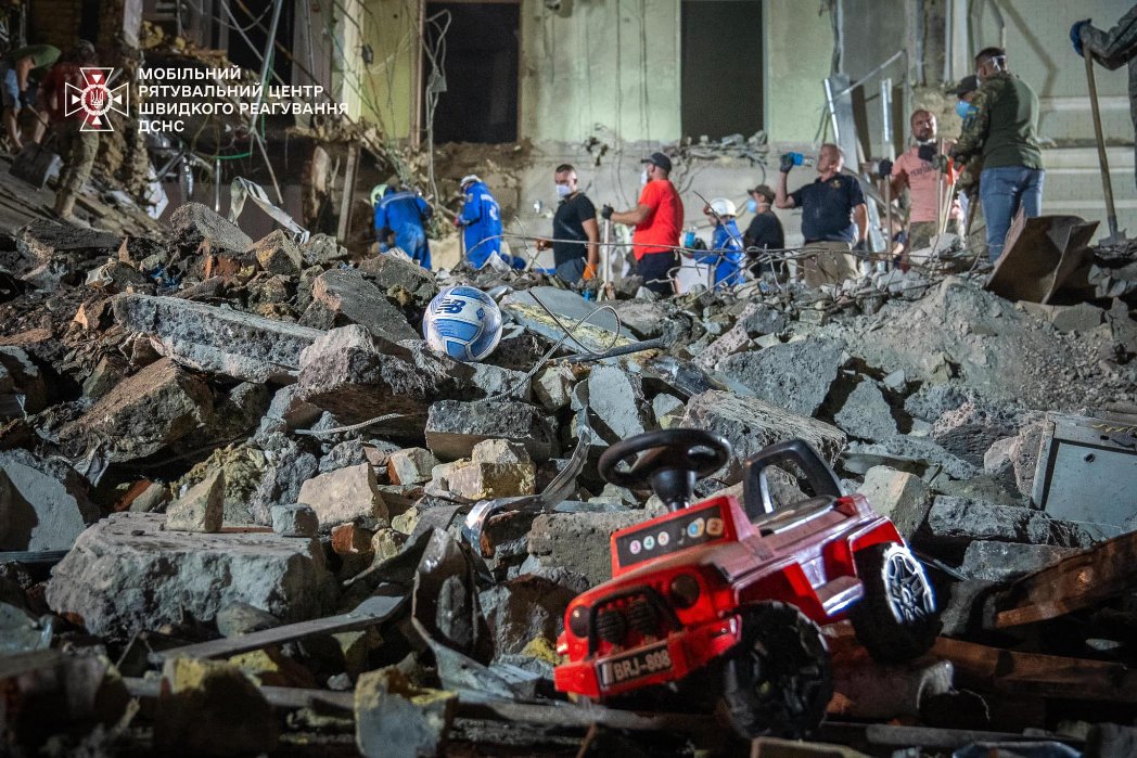 OmwanaWabakama's tweet photo. #RussianMissileattack in UKRAINE
38 people have been reported dead, including four children, 190 people were injured and are receiving assistance. There are 64 people hospitalized in Kyiv, 28 in Kryvyi Rih, and 6 in Dnipro.

#Agaheeru 9PM Mon-Fri on Sky Tv
StarTimes 468, Zuku 77 https://t.co/u9k448FlY4