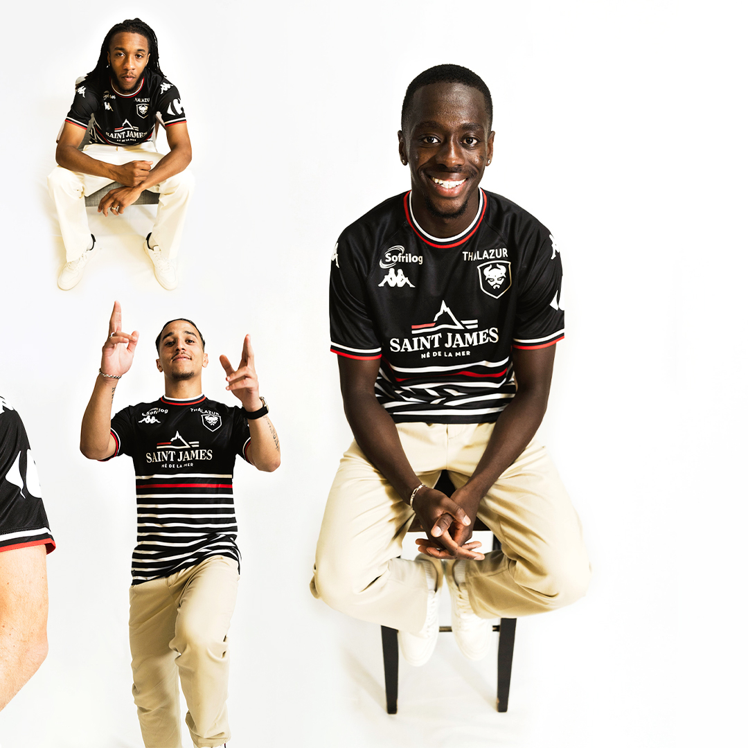 SMCaen's tweet photo. Dans la continuité de la marinière, chère à notre cœur et notre culture, malherbistes, voici votre 𝗺𝗮𝗶𝗹𝗹𝗼𝘁 𝗮𝘄𝗮𝘆 𝟮𝟬𝟮𝟰 / 𝟮𝟬𝟮𝟱 👕

Prêts à prendre le large et remporter les joutes à l’extérieur ? ⚔️

#SMCaen #TeamSMC @KappaFrance