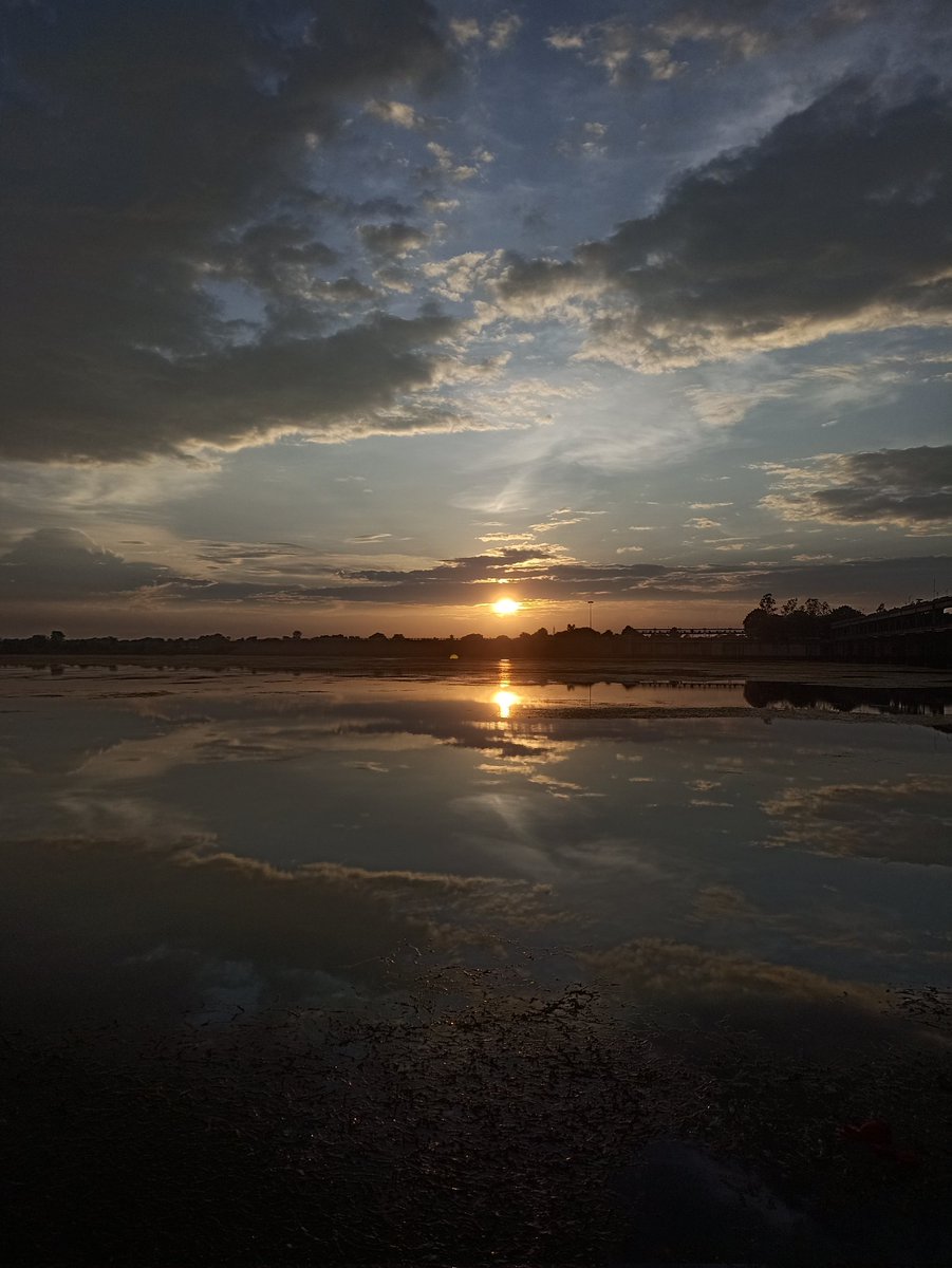 niileshraichura's tweet image. #theme_pic_India_Sunset 
#theme_pic_India_cloud 
#theme_pic_India_reflation  

@Theme_pic_India