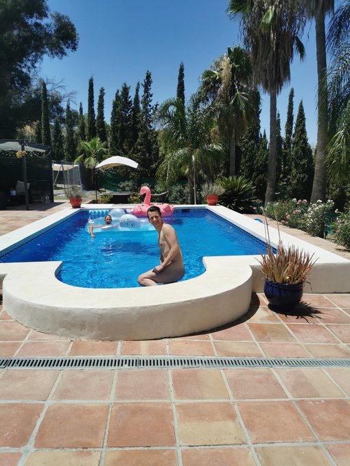 @Sam_Bourne11 is washing his willy in my pool! Poor @molly_milf watching 😂😂 https://t.co/7KKyolWUG7<a class="tags" href="/tag/sam_bourne11">@sam_bourne11</a>