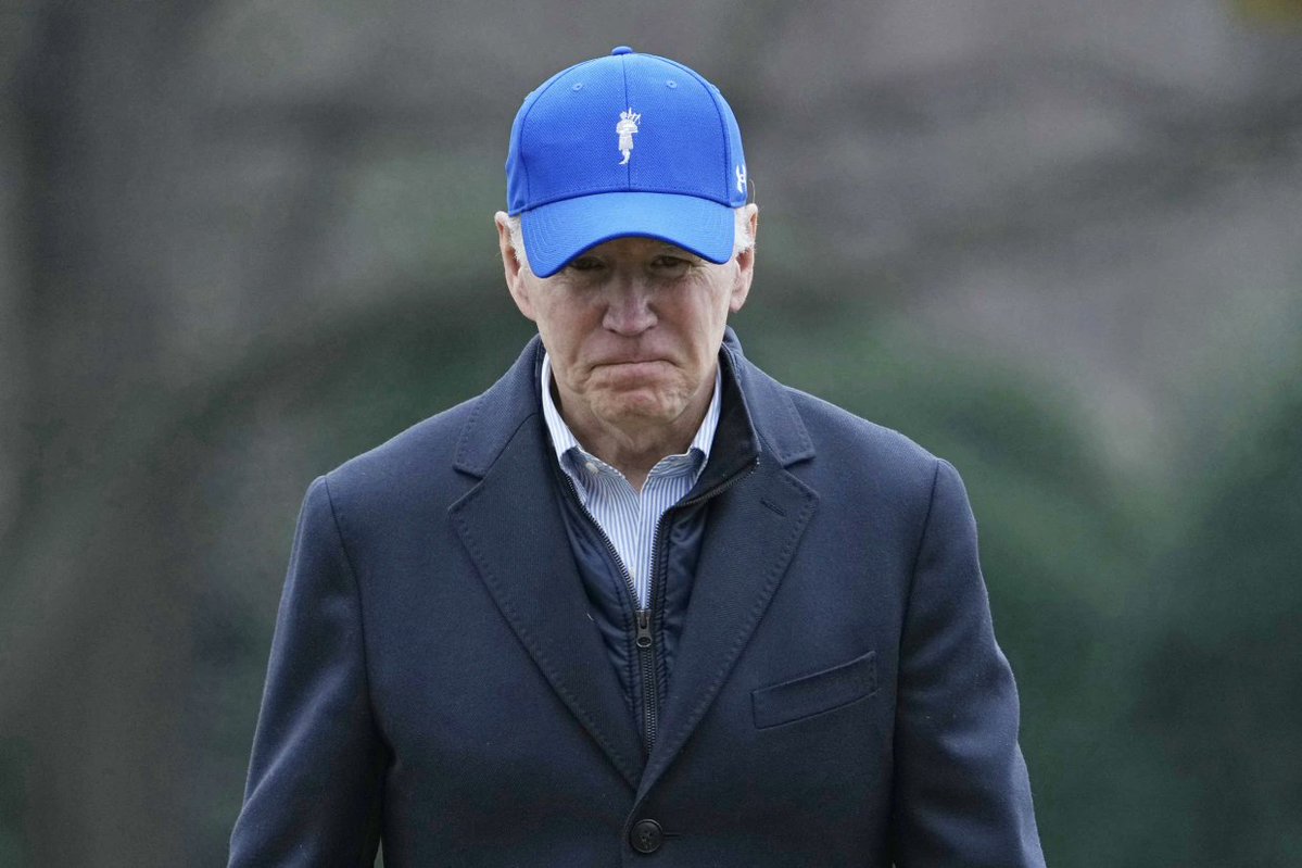 JaneotN's tweet photo. Drop a 🧢 if you stand with the President.

❤️🤍🧢 https://t.co/zPmLDsF9Ty