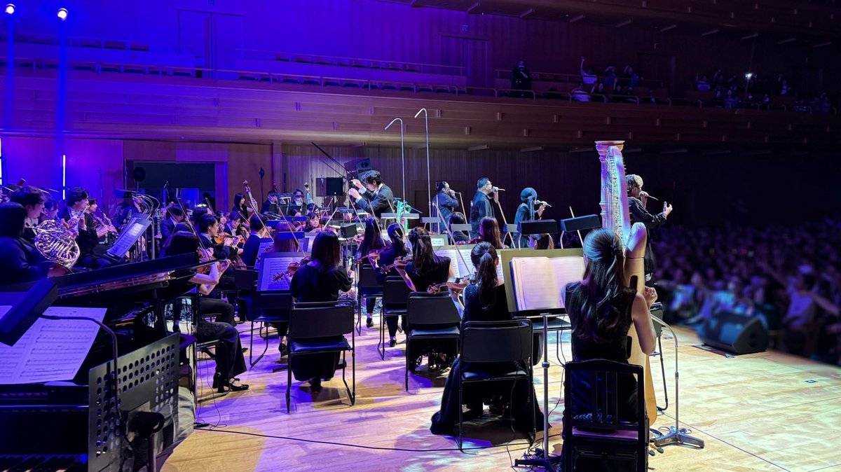 ArtsInnovator's tweet photo. ❤️🔥公演終了❤️🔥
「The REGGAE ORCHESTRA」
#HANーKUN 15th Anniversary Special Live
大・大・大盛り上がり👀✨✨
レゲエ×オーケストラ、お楽しみいただけたでしょうか…⁉︎
暑さも吹き��ばすほどの熱い盛り上がり🎶
負けじとオーケストラも熱演です😍
#thereggaeorchestra
#グランドフィル https://t.co/azaXFVgeRl