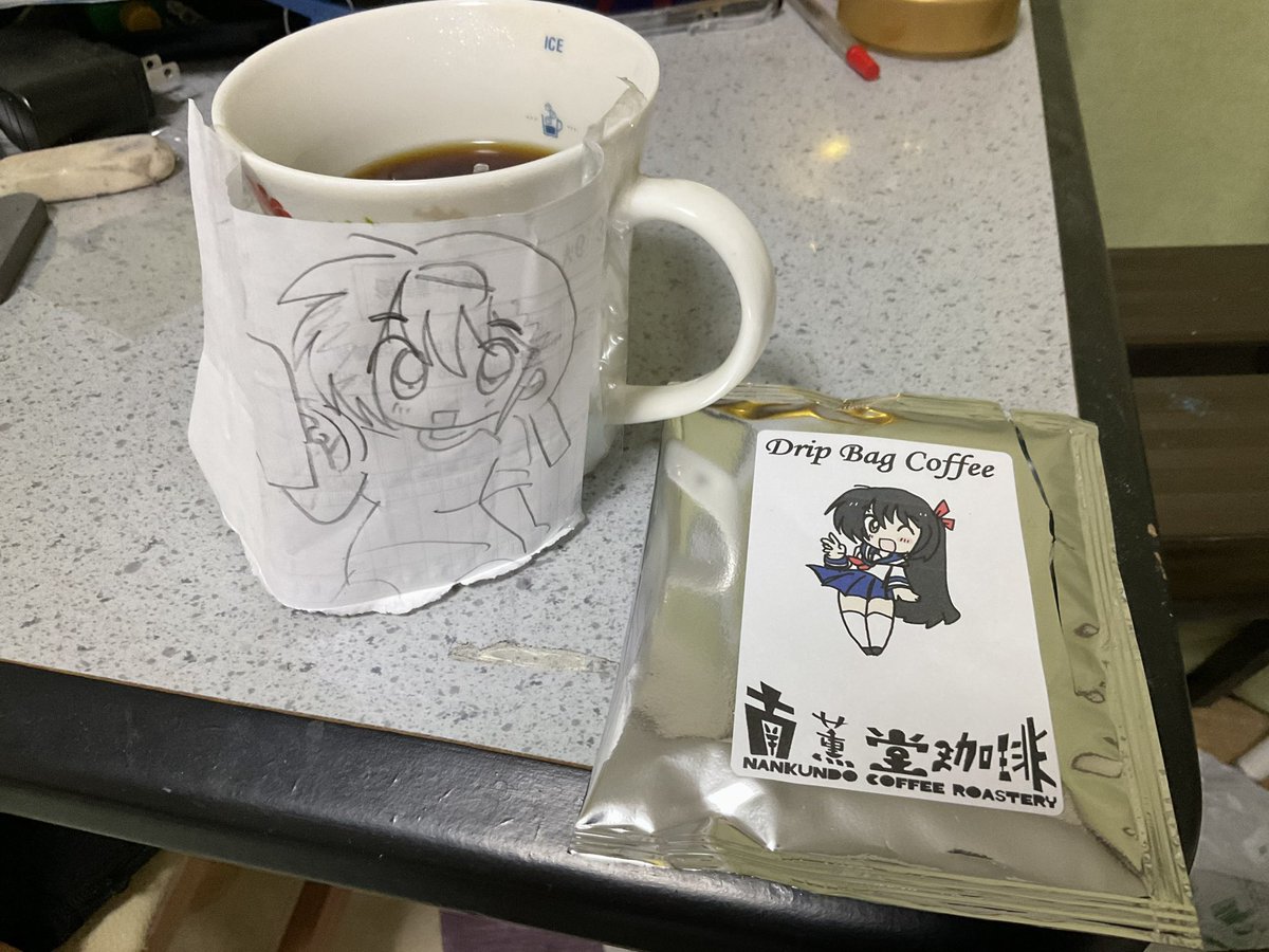 お盆休みは自分用マグカップを作る予定です。一一ちゃんから
マグカップを手渡しされるイメージのデザインです。
マグカップに貼るステッカーだけ作るかもしれません。

LINEスタンプは末広がりの八種類、元気が出る励ましのフレーズでまとめました。チアガールにするかもしれません。
非売品です。 