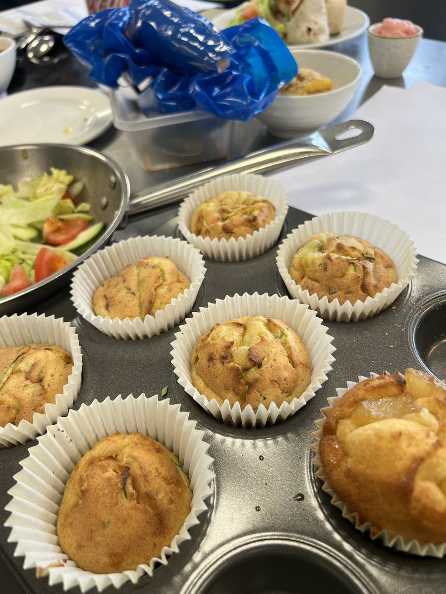 DPIXCREATIVE's tweet image. Busy kitchen full of chefs working on today’s shoot - loving my job! #foodphotography #foodphotographer
