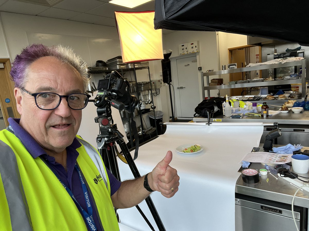 DPIXCREATIVE's tweet image. Busy kitchen full of chefs working on today’s shoot - loving my job! #foodphotography #foodphotographer
