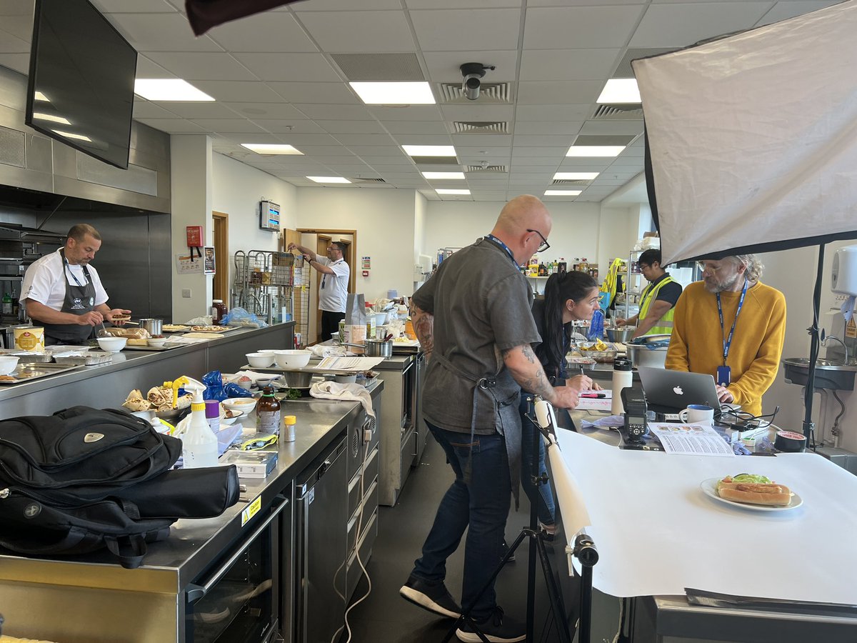 DPIXCREATIVE's tweet image. Busy kitchen full of chefs working on today’s shoot - loving my job! #foodphotography #foodphotographer