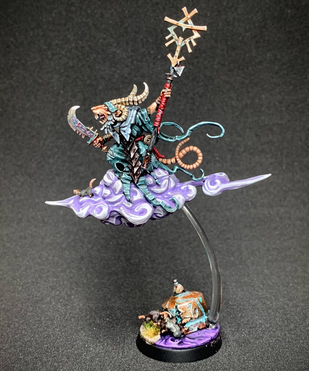 Clans Eshin Grey Seer Kitbash 🥷🐀☁️ 

What better way to ride to battle than upon a cloud of smoke? 

The cloud came from a Lumineth Realm-lords Hurakan Windmage, super fun to convert and paint!

<a href="/warhammer/">Warhammer Official</a> #AdWIP #Ad #NewAoS #WarhammerCommunity