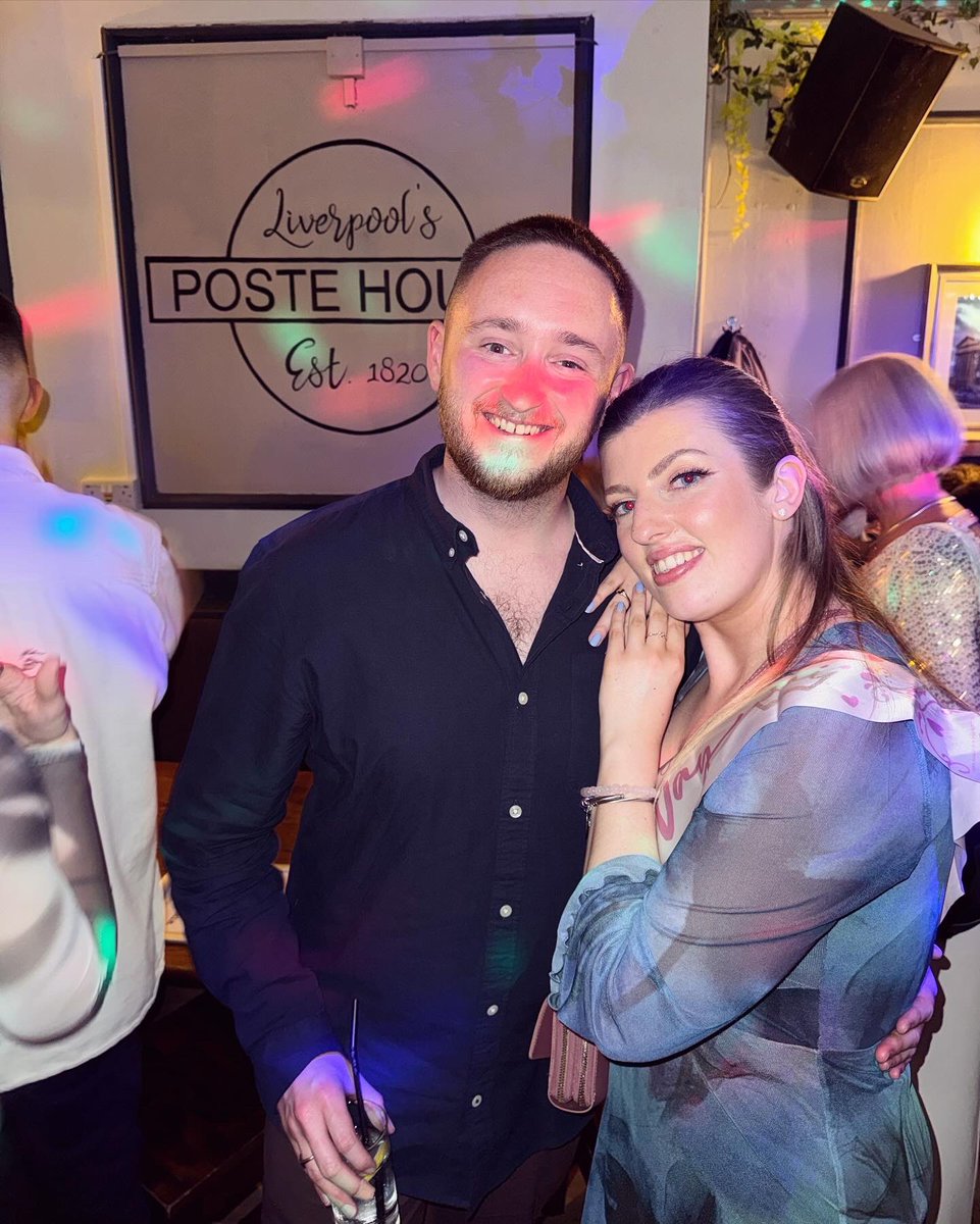 Phillll_Jones's tweet photo. Happy 30th birthday to the writing bestie @melissa_writes_ 🥳 https://t.co/a5NZvOV3c6