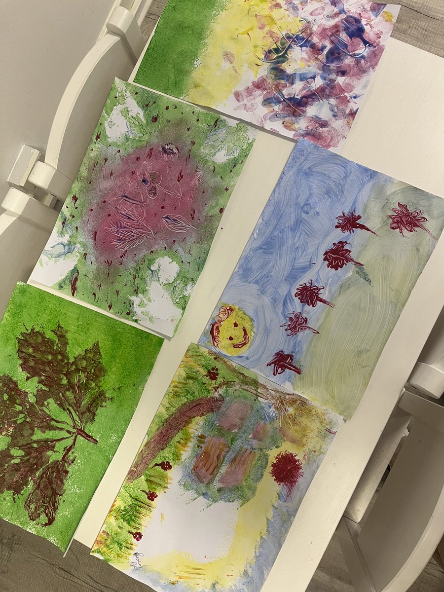 HannahjFARE's tweet photo. Week 2 of the @FARE_Scotland Childcare Employability Programme 📚✏️🖍️
Yesterday the trainees explored learning through play! We discussed how young children learn and develop through play and we had a go at some activities ourselves! https://t.co/jDgC3dZ4gH