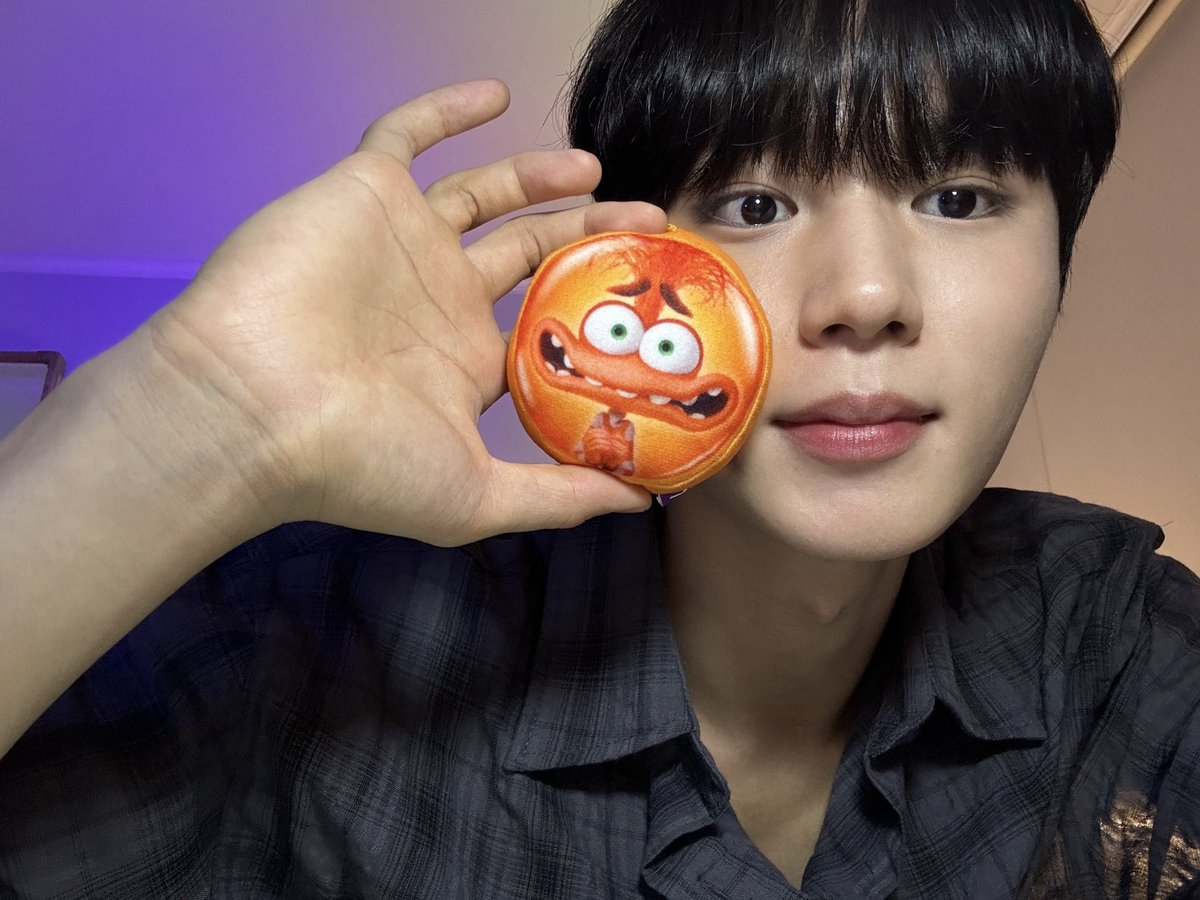 WEi__Member's tweet photo. [#준서] 내 최애 불안이🧡 https://t.co/a7ioAfwGtB